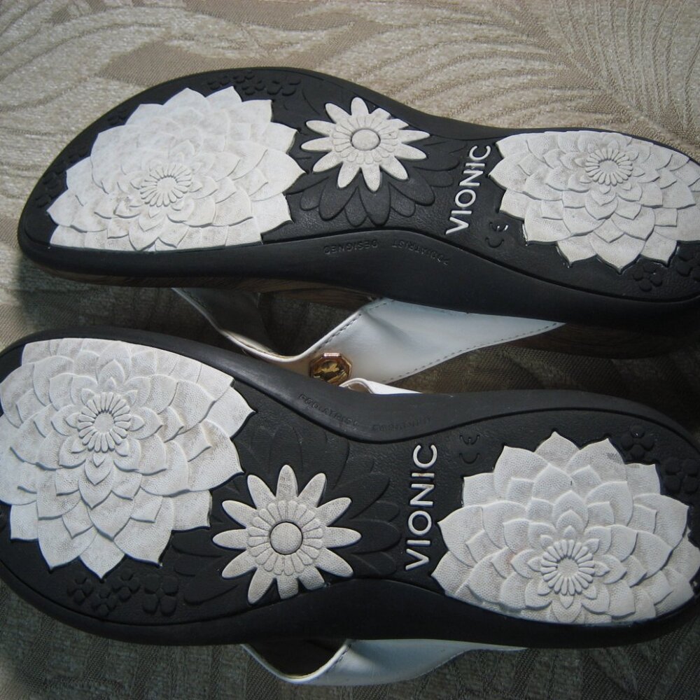 Vionic Sandal - Picture 3 of 5